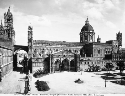 Vista del lado derecho de la Catedral de Palermo, Sicilia, c.1929 de Italian Photographer